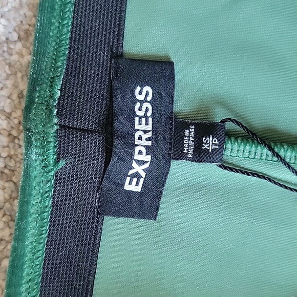 NEW Express green velvet mini skirt size xs - Picture 4 of 5